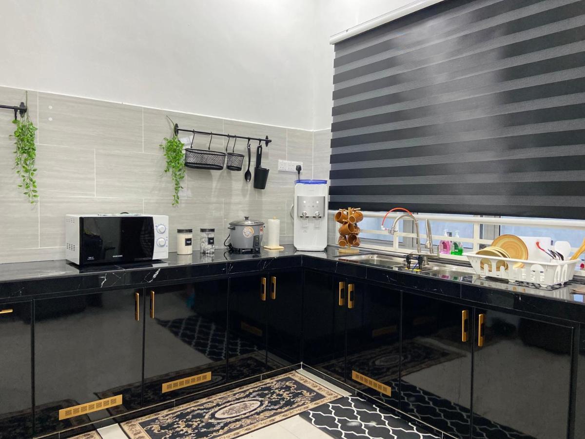 De Jara Guesthouse Dungun For Malay ภายนอก รูปภาพ