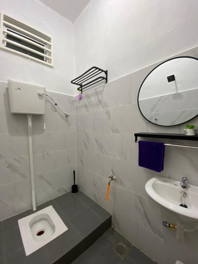 De Jara Guesthouse Dungun For Malay ภายนอก รูปภาพ