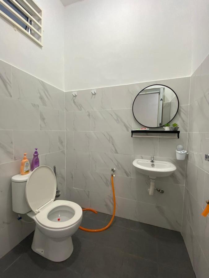 De Jara Guesthouse Dungun For Malay ภายนอก รูปภาพ