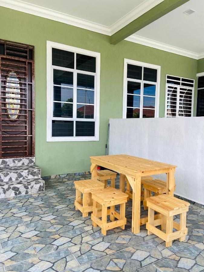 De Jara Guesthouse Dungun For Malay ภายนอก รูปภาพ